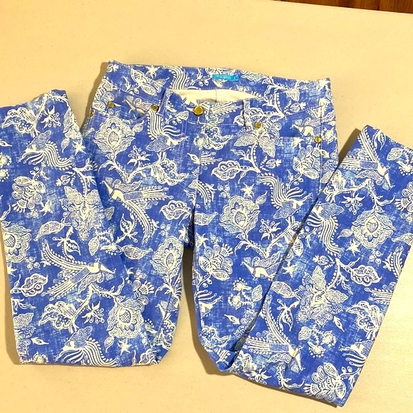 J. McLaughlin Size 0, blue and white floral print Jeans - Picture 7 of 12